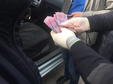 Стали відомі подробиці затримання на хабарі начальника воєнізованої охорони залізниці (фото) - фото 1 Стали відомі подробиці затримання на хабарі начальника воєнізованої охорони залізниці (фото) - фото 1