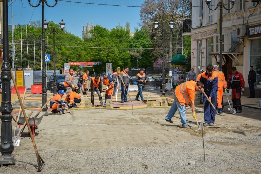 На обновленном Соборном в Ростове могут появиться летние кафе (фото) - фото 1 На обновленном Соборном в Ростове могут появиться летние кафе (фото) - фото 1