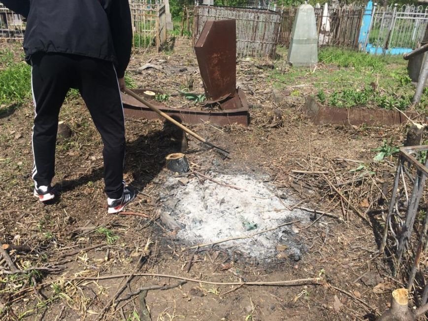 Студенты ПГТУ не знали, могилы кого они убирали на Централь..., фото-4 Студенты ПГТУ не знали, могилы кого они убирали на Центральном закрытом кладбище (ФОТО, ВИДЕО), фото-4
