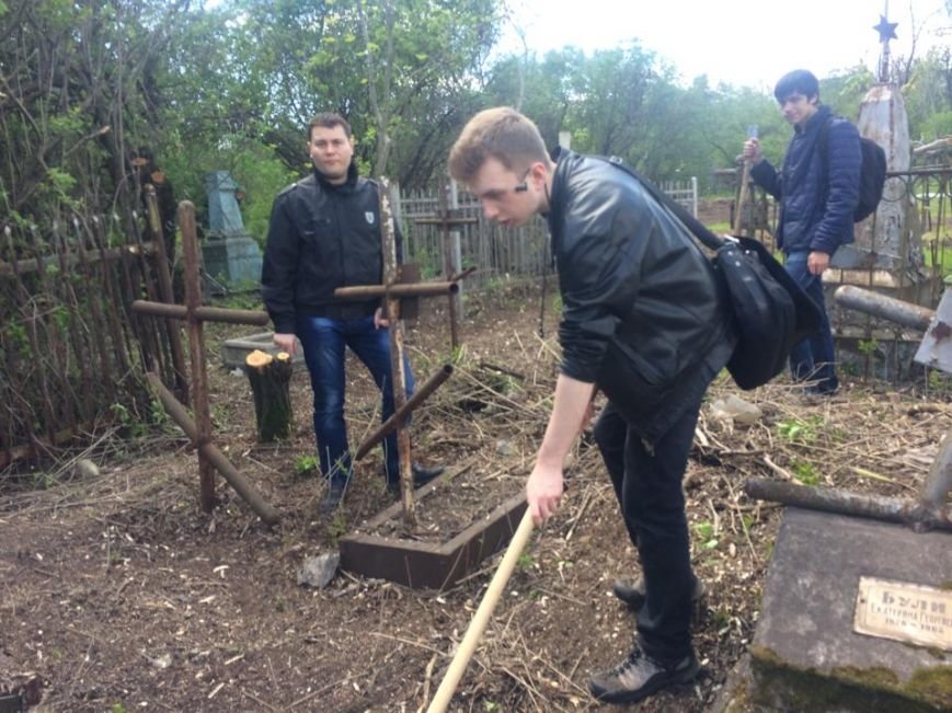 Студенты ПГТУ не знали, могилы кого они убирали на Централь..., фото-6 Студенты ПГТУ не знали, могилы кого они убирали на Центральном закрытом кладбище (ФОТО, ВИДЕО), фото-6