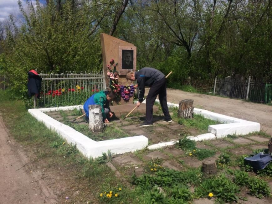 Студенты ПГТУ не знали, могилы кого они убирали на Централь..., фото-2 Студенты ПГТУ не знали, могилы кого они убирали на Центральном закрытом кладбище (ФОТО, ВИДЕО), фото-2