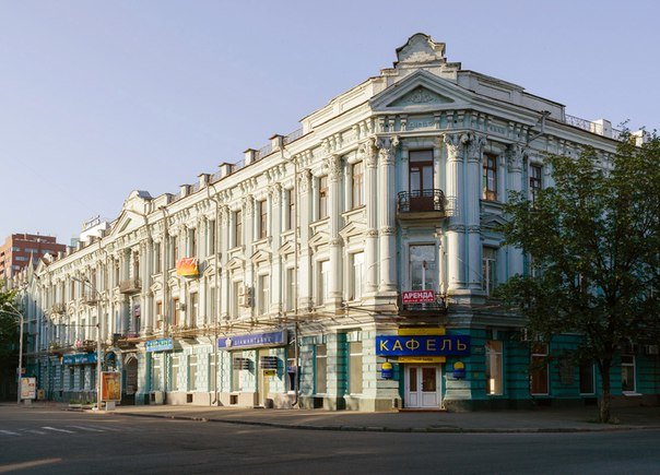 Самый большой екатеринославский особняк заняли нотариусы и магазины: дом разрушается на глазах (ФОТО, ВИДЕО) (фото) - фото 2 Самый большой екатеринославский особняк заняли нотариусы и магазины: дом разрушается на глазах (ФОТО, ВИДЕО) (фото) - фото 2