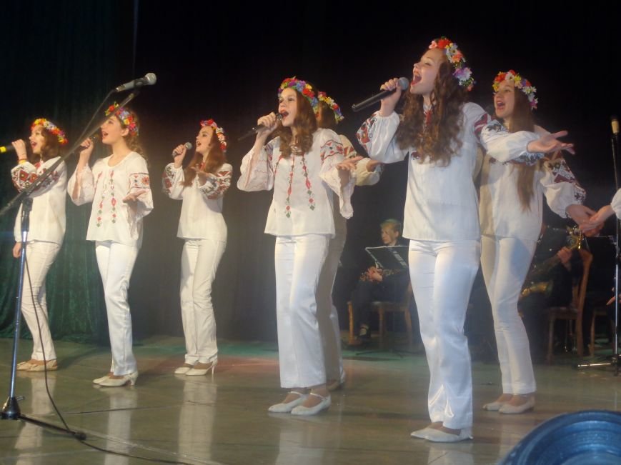 «Слава рідній Україні! Слава рідній землі!» - в Красноармейске (Покровске) прошло торжественное представление участников «Молодёжной лиги будущих полицейских» (фото) - фото 12 «Слава рідній Україні! Слава рідній землі!» - в Красноармейске (Покровске) прошло торжественное представление участников «Молодёжной лиги будущих полицейских» (фото) - фото 12