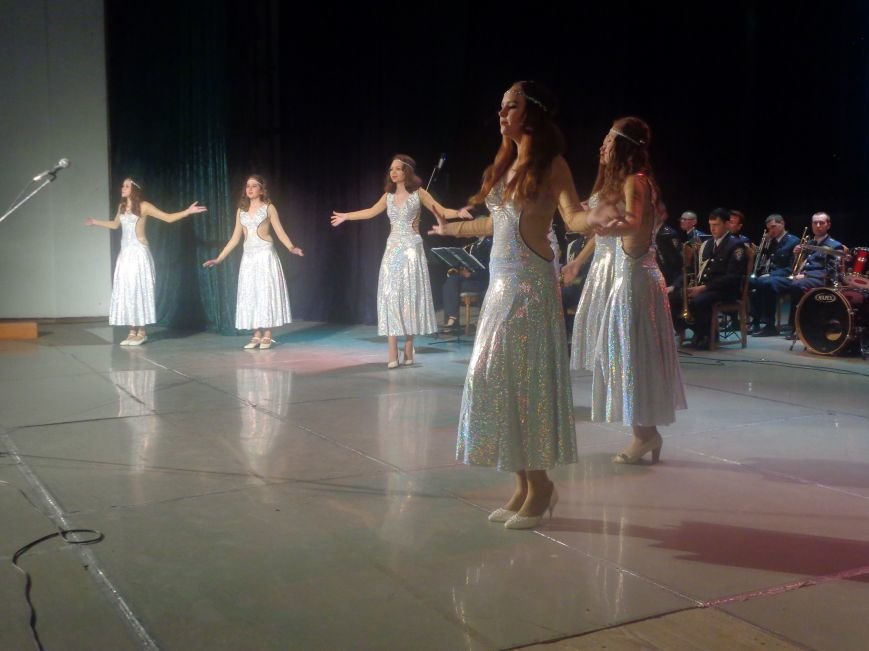 «Слава рідній Україні! Слава рідній землі!» - в Красноармейске (Покровске) прошло торжественное представление участников «Молодёжной лиги будущих полицейских» (фото) - фото 14 «Слава рідній Україні! Слава рідній землі!» - в Красноармейске (Покровске) прошло торжественное представление участников «Молодёжной лиги будущих полицейских» (фото) - фото 14