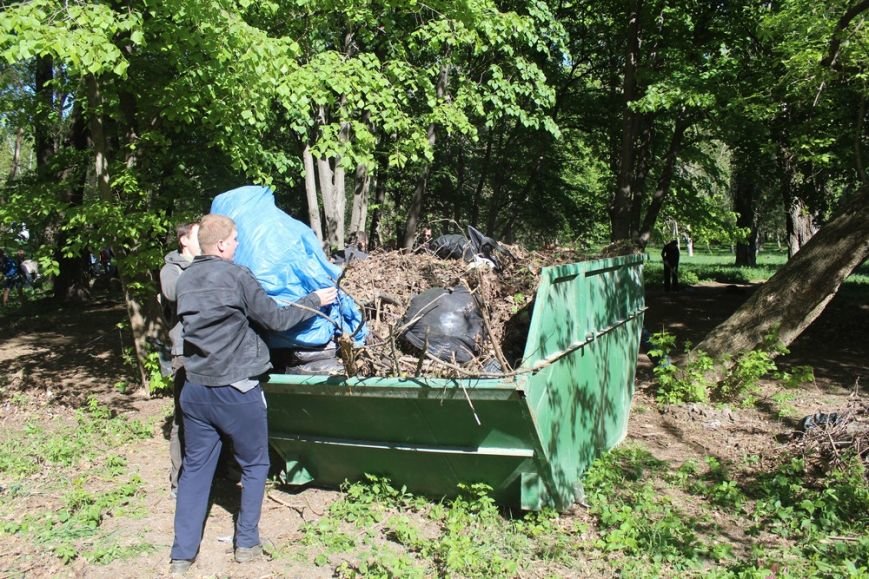 Около 300 человек приняли участие в первом в Симферополе межконфессиональном субботнике (ФОТО) (фото) - фото 10 Около 300 человек приняли участие в первом в Симферополе межконфессиональном субботнике (ФОТО) (фото) - фото 10