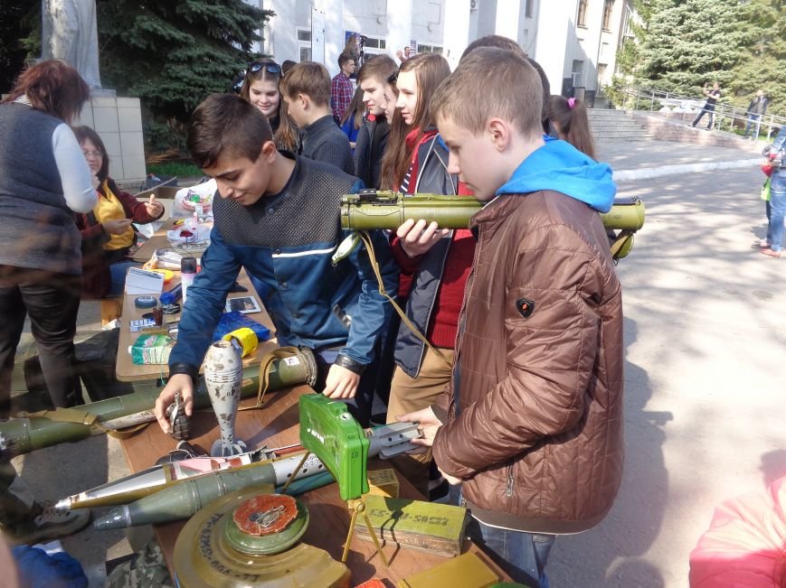 Студенты Красноармейска (Покровска) провели масштабную благотворительную акцию во имя спасения детской жизни (фото) - фото 18 Студенты Красноармейска (Покровска) провели масштабную благотворительную акцию во имя спасения детской жизни (фото) - фото 18