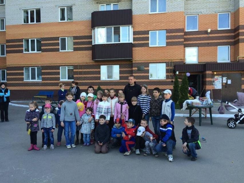 Как в Кременчуге на субботнике убирались мэр, заместители, депутаты... Как в Кременчуге на субботнике убирались мэр, заместители, депутаты и другие жители города (фото) - фото 2