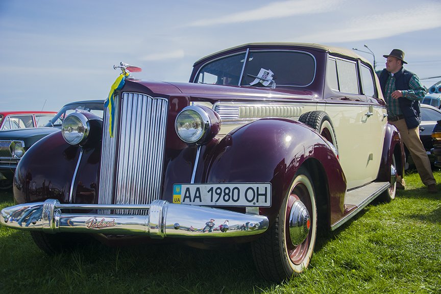 В Киеве состоялся фестиваль ретро-автомобилей “OldCarLand” (фото) - фото 1 В Киеве состоялся фестиваль ретро-автомобилей “OldCarLand” (фото) - фото 1