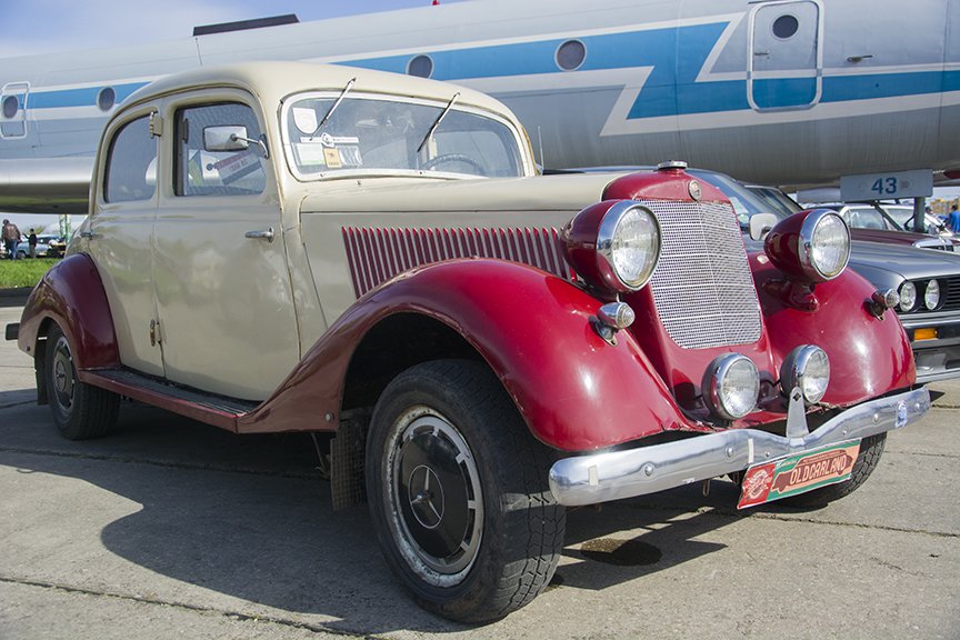 В Киеве состоялся фестиваль ретро-автомобилей “OldCarLand” (фото) - фото 1 В Киеве состоялся фестиваль ретро-автомобилей “OldCarLand” (фото) - фото 1