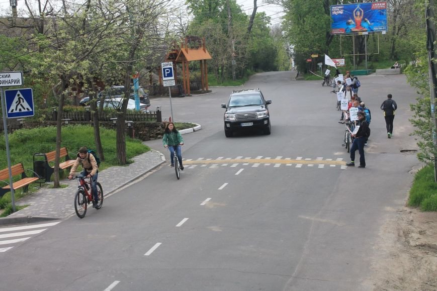 Одесские велосипедисты перекрыли часть Трассы здоровья для автохамов (ФОТО) (фото) - фото 1