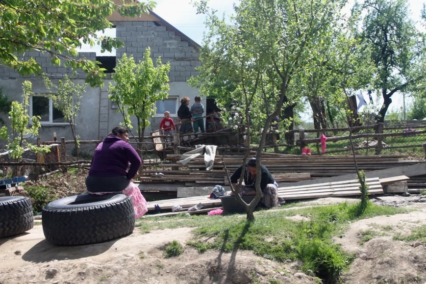 Один день з життя циганського табору на Ужгородщині: фотор..., фото-19 Один день з життя циганського табору на Ужгородщині: фоторепортаж, фото-19