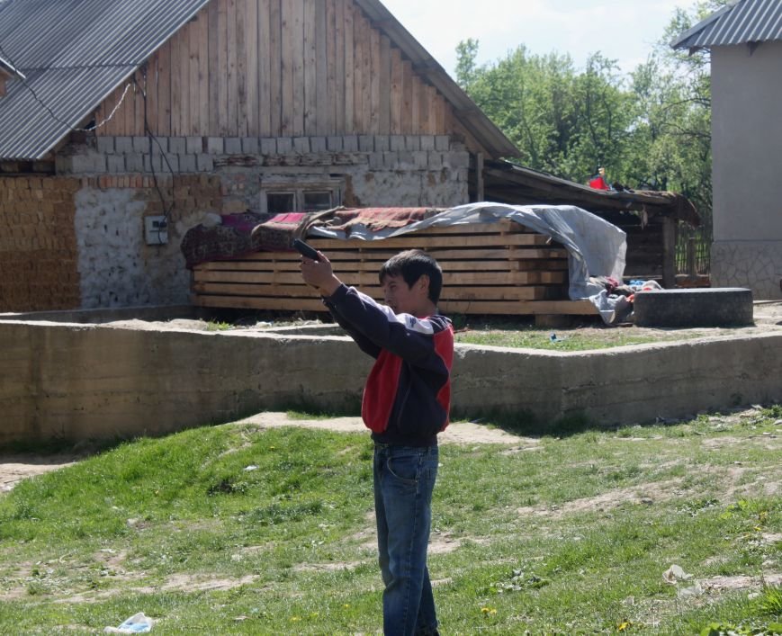 Один день з життя циганського табору на Ужгородщині: фотор..., фото-15 Один день з життя циганського табору на Ужгородщині: фоторепортаж, фото-15