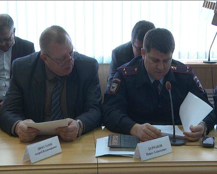 На планерке в мэрии Армавира обсудили организацию майских праздников и работу органов ТОС (фото) - фото 1 На планерке в мэрии Армавира обсудили организацию майских праздников и работу органов ТОС (фото) - фото 1