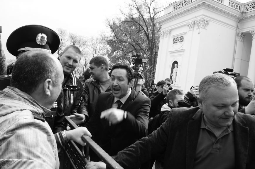 Полиция с титушками на службе у мэрии: Как в Одессе разгоняли мирный протест (ФОТО) (фото) - фото 1