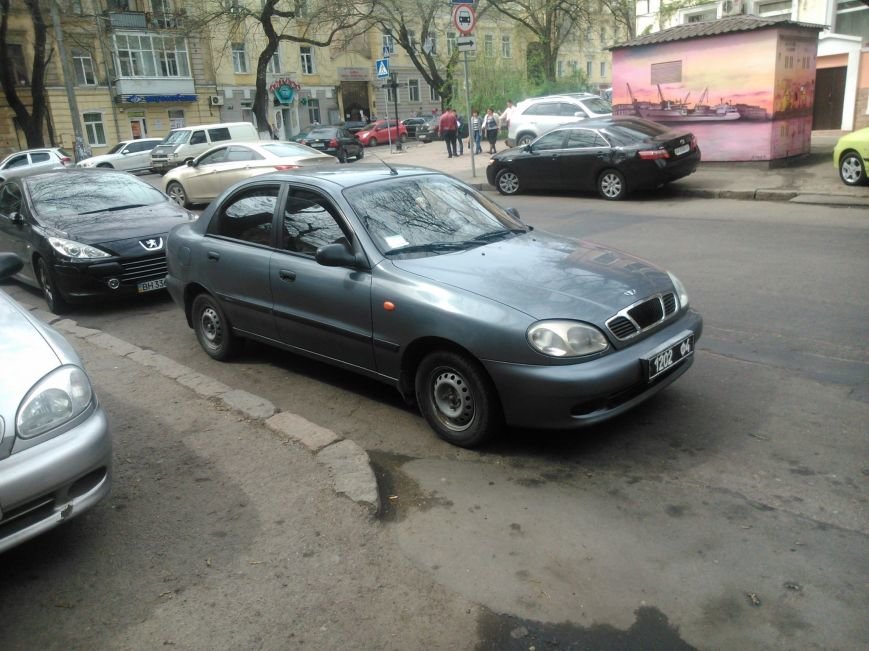 Фотоподборка: Как в Одессе паркуется полиция (ФОТО) (фото) - фото 1