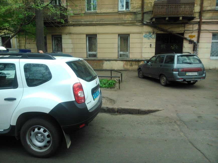 Фотоподборка: Как в Одессе паркуется полиция (ФОТО) (фото) - фото 1