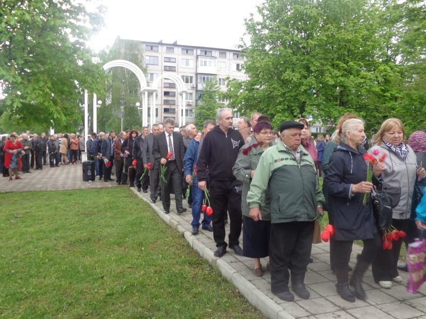 В Красноармейске (Покровске) торжественно почтили светлую память жертв и героический подвиг ликвидаторов аварии на Чернобыльской АЭС (фото) - фото 10 В Красноармейске (Покровске) торжественно почтили светлую память жертв и героический подвиг ликвидаторов аварии на Чернобыльской АЭС (фото) - фото 10