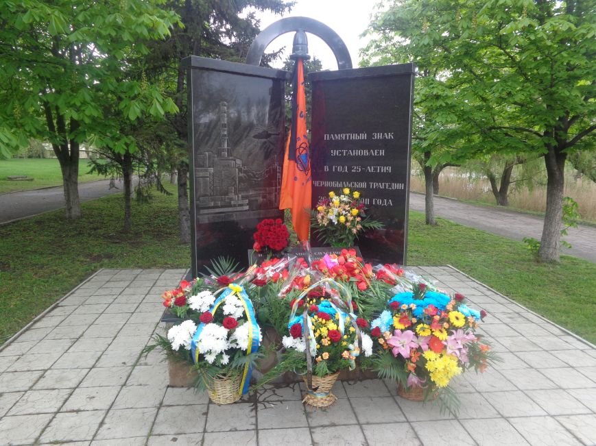В Красноармейске (Покровске) торжественно почтили светлую память жертв и героический подвиг ликвидаторов аварии на Чернобыльской АЭС (фото) - фото 13 В Красноармейске (Покровске) торжественно почтили светлую память жертв и героический подвиг ликвидаторов аварии на Чернобыльской АЭС (фото) - фото 13