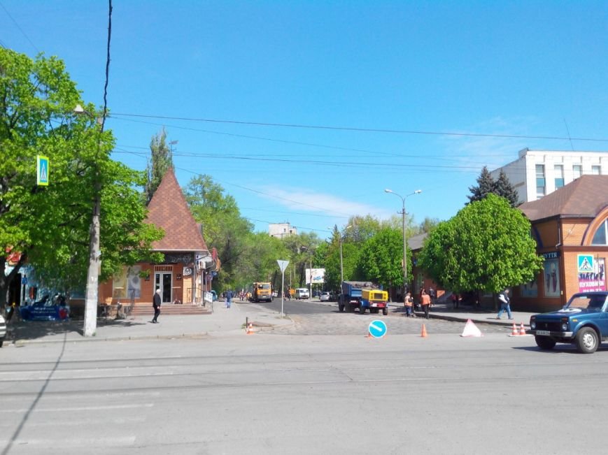 Криворожане радуются ремонту дорог и мечтают о новых технологиях (ФОТО) (фото) - фото 1 Криворожане радуются ремонту дорог и мечтают о новых технологиях (ФОТО) (фото) - фото 1