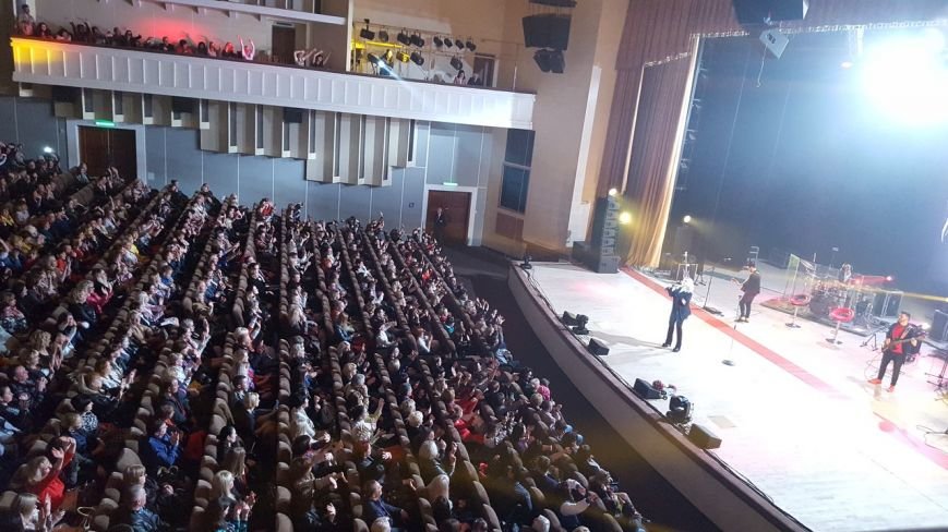 Ірина Білик у Полтаві: «Я співаю завдяки вашій любові, ви – неймовірні глядачі, у вас стільки тепла» (ФОТО) (фото) - фото 5 Ірина Білик у Полтаві: «Я співаю завдяки вашій любові, ви – неймовірні глядачі, у вас стільки тепла» (ФОТО) (фото) - фото 5