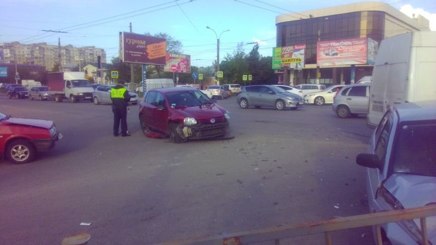 ДТП в Симферополе: Столкнулись три ВАЗа и иномарка, два человека пострадали (ФОТО) (фото) - фото 4
