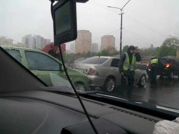 ДТП на Центральном мосту: столкнулись Hyundai и Lexus (ФОТО) (фото) - фото 1 ДТП на Центральном мосту: столкнулись Hyundai и Lexus (ФОТО) (фото) - фото 1