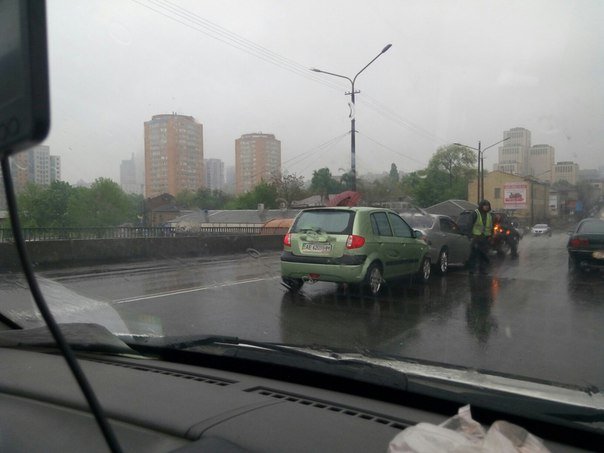 ДТП на Центральном мосту: столкнулись Hyundai и Lexus (ФОТО) (фото) - фото 3 ДТП на Центральном мосту: столкнулись Hyundai и Lexus (ФОТО) (фото) - фото 3