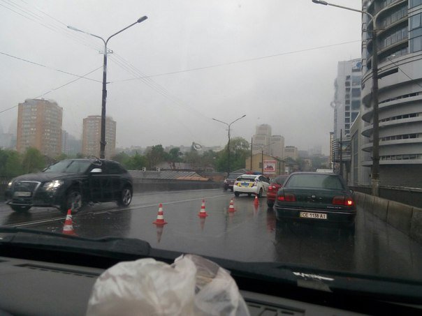 ДТП на Центральном мосту: столкнулись Hyundai и Lexus (ФОТО) (фото) - фото 2 ДТП на Центральном мосту: столкнулись Hyundai и Lexus (ФОТО) (фото) - фото 2