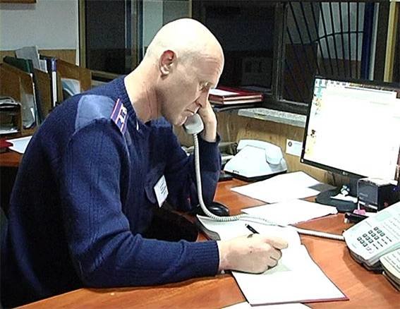 У Полтавській школі шукали вибухівку (фото) - фото 1 У Полтавській школі шукали вибухівку (фото) - фото 1