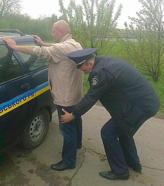 У Полтавській школі шукали вибухівку (фото) - фото 3 У Полтавській школі шукали вибухівку (фото) - фото 3