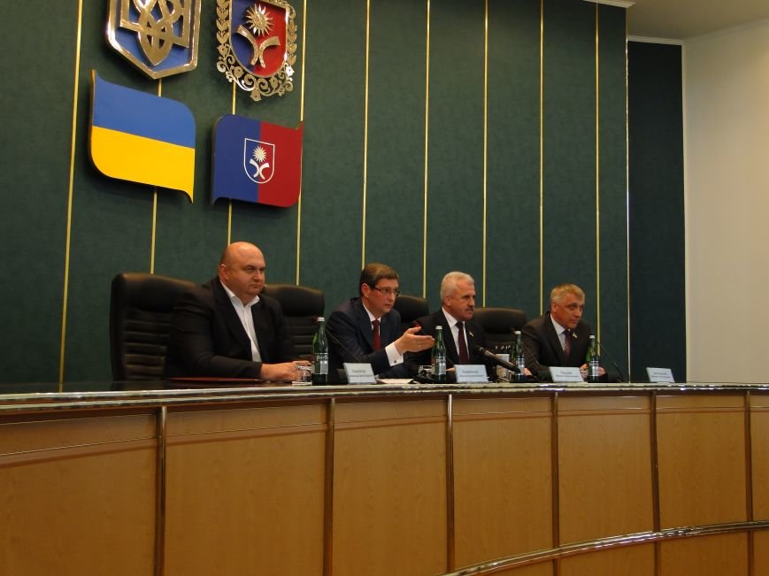 Конфліктне представлення Олександра Корнійчука на посаду голови Хмельницької ОДА (Фото, відео) (фото) - фото 1 Конфліктне представлення Олександра Корнійчука на посаду голови Хмельницької ОДА (Фото, відео) (фото) - фото 1