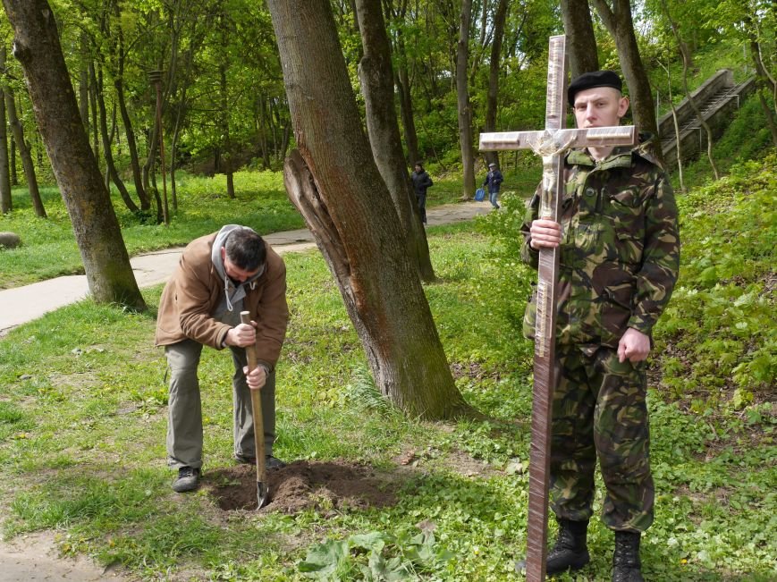 У парку Топільче буде алея на честь загиблих в АТО Героїв Тернопільщини (Фоторепортаж) (фото) - фото 1 У парку Топільче буде алея на честь загиблих в АТО Героїв Тернопільщини (Фоторепортаж) (фото) - фото 1