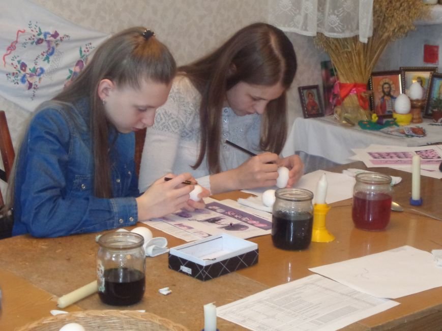 Участники Красноармейской (Покровской) «Молодёжной лиги будущих полицейских» и воспитанники клуба «Ровесник» подготовились к Пасхе (фото) - фото 9 Участники Красноармейской (Покровской) «Молодёжной лиги будущих полицейских» и воспитанники клуба «Ровесник» подготовились к Пасхе (фото) - фото 9
