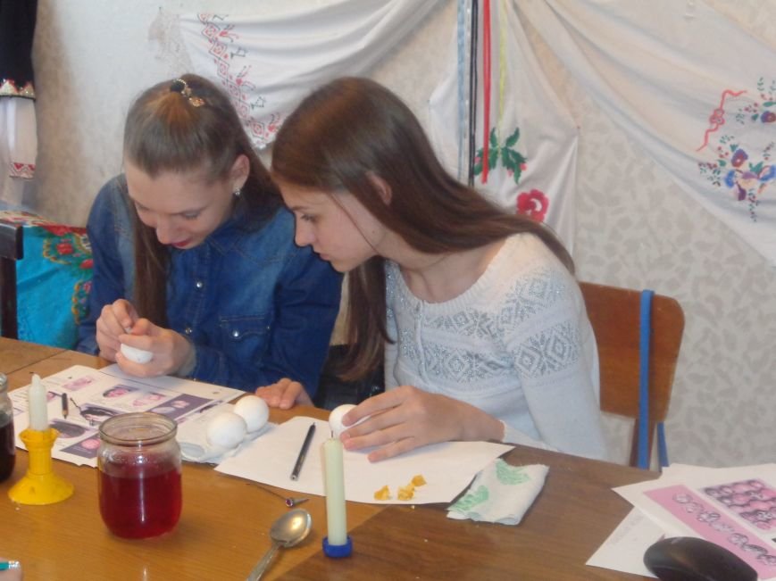 Участники Красноармейской (Покровской) «Молодёжной лиги будущих полицейских» и воспитанники клуба «Ровесник» подготовились к Пасхе (фото) - фото 10 Участники Красноармейской (Покровской) «Молодёжной лиги будущих полицейских» и воспитанники клуба «Ровесник» подготовились к Пасхе (фото) - фото 10