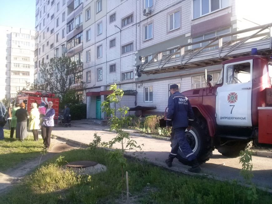 В Днепродзержинске тушили пожар по проспекту Металлургов (фото) - фото 1 В Днепродзержинске тушили пожар по проспекту Металлургов (фото) - фото 1