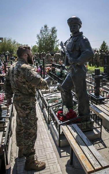 Азовцы открыли памятник погибшему под Широкино одесситу (ФОТО) (фото) - фото 1