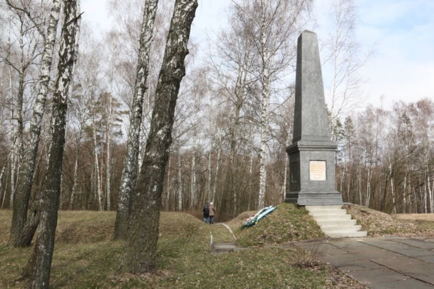 Война - одна, память - разная. В Чернигове "забыли" о брат..., фото-4 Война - одна, память - разная. В Чернигове "забыли" о братской могиле, фото-4