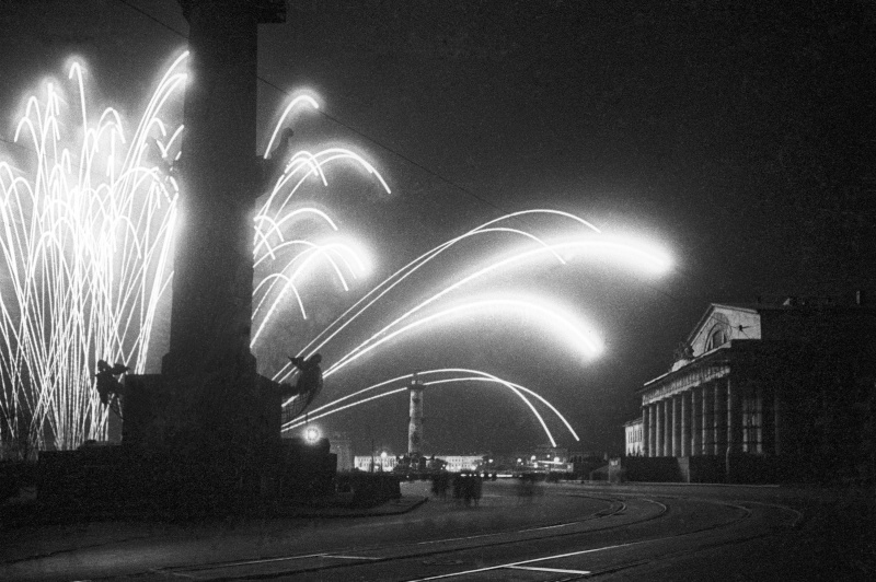 salut_v_leningrade_09_05_1945_vfedoseev.4kp2u84fiysk84cc4w4ckw4w4.ejcuplo1l0oo0sk8c40s8osc4.th salut_v_leningrade_09_05_1945_vfedoseev.4kp2u84fiysk84cc4w4ckw4w4.ejcuplo1l0oo0sk8c40s8osc4.th