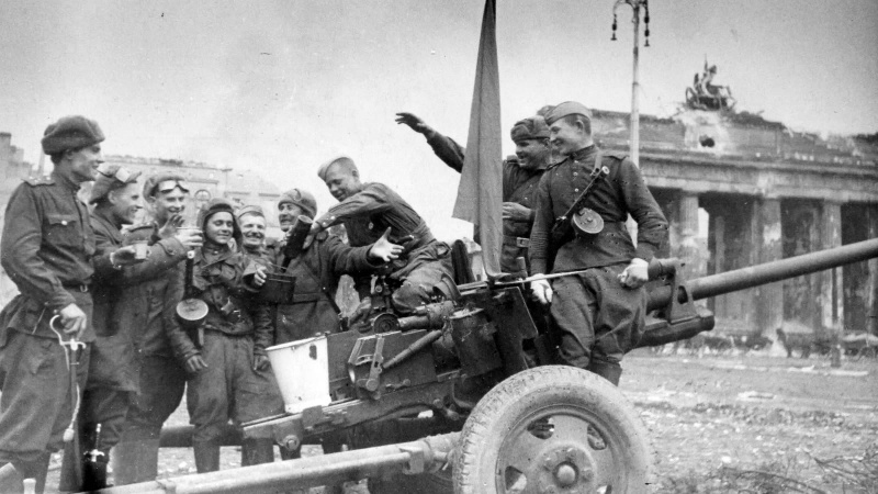 za_pobedy_u_brandenburgskih_vorot_1945.cid2xk9vt40g8cgs0kg0wg0sw.ejcuplo1l0oo0sk8c40s8osc4.th za_pobedy_u_brandenburgskih_vorot_1945.cid2xk9vt40g8cgs0kg0wg0sw.ejcuplo1l0oo0sk8c40s8osc4.th