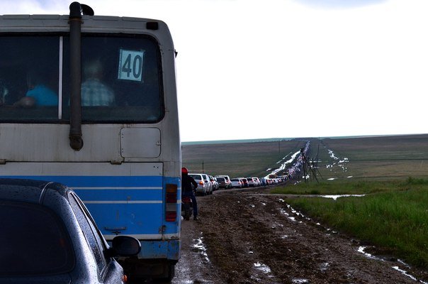 «Авиадартс-2016» в Крыму: Люди по 5 часов ждали в пробках,..., фото-2 «Авиадартс-2016» в Крыму: Люди по 5 часов ждали в пробках, мокли под дождем, пешком шли километры по грязи, но авиашоу так и не увидели (ФО..., фото-2