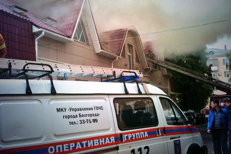 В центре Белгорода горит офисное здание