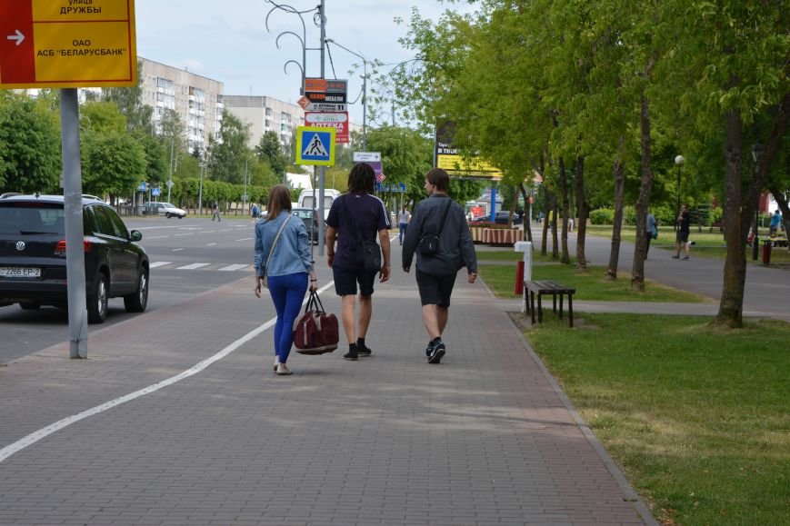 Ставим эксперимент на мужчинах Новополоцка. Помогли ли хру..., фото-10 Ставим эксперимент на мужчинах Новополоцка. Помогли ли хрупкой девушке поднести тяжелую сумку на улицах города?, фото-10