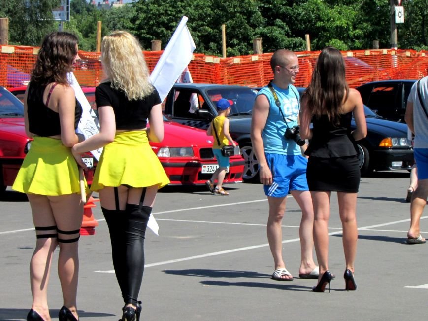 Девушки, «Москвичи», дрифт на BMW. В Полоцке прошла выставка ретро и тюнингованных авто (+ видео), фото-14