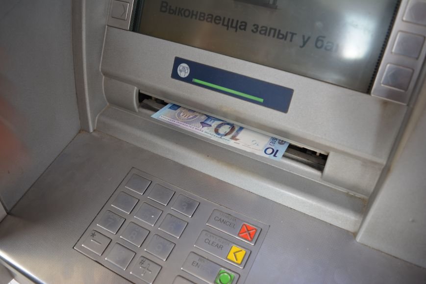 «А в магазине за них можно что-нибудь купить?»: как новополочане реагируют на новые деньги в банкоматах, фото-4