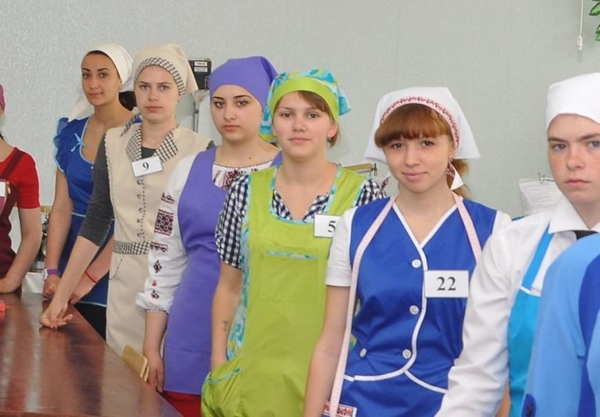 Учасники конкурсу (Ірина в зеленій формі) Учасники конкурсу (Ірина в зеленій формі)