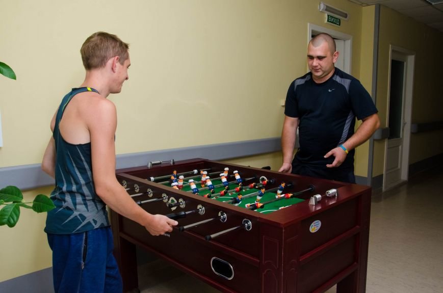 11 ... грають у настільні ігри 11 ... грають у настільні ігри