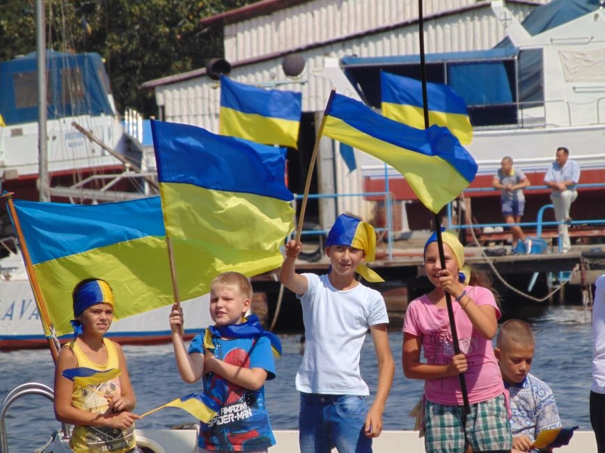 На День Независимости в Николаеве воды Южного Буга и Ингула..., фото-3 На День Независимости в Николаеве воды Южного Буга и Ингула заполнили 730 флагов Украины (ФОТОРЕПОРТАЖ), фото-3