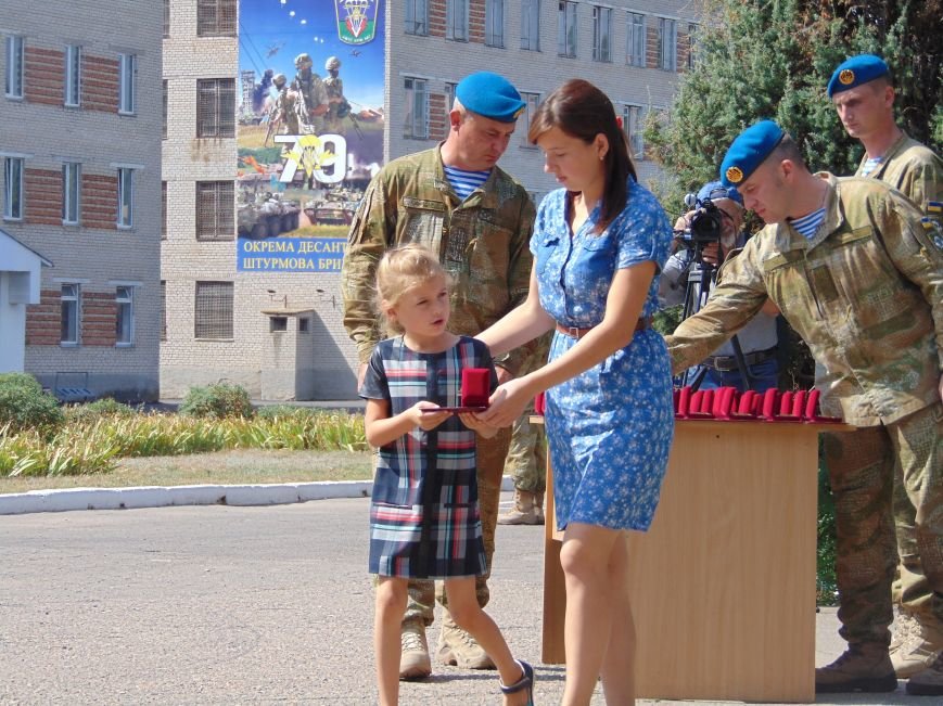 Тем, кто стоял насмерть: в Николаеве открыли памятник героя..., фото-4 Тем, кто стоял насмерть: в Николаеве открыли памятник героям-десантникам (ФОТОРЕПОРТАЖ), фото-4