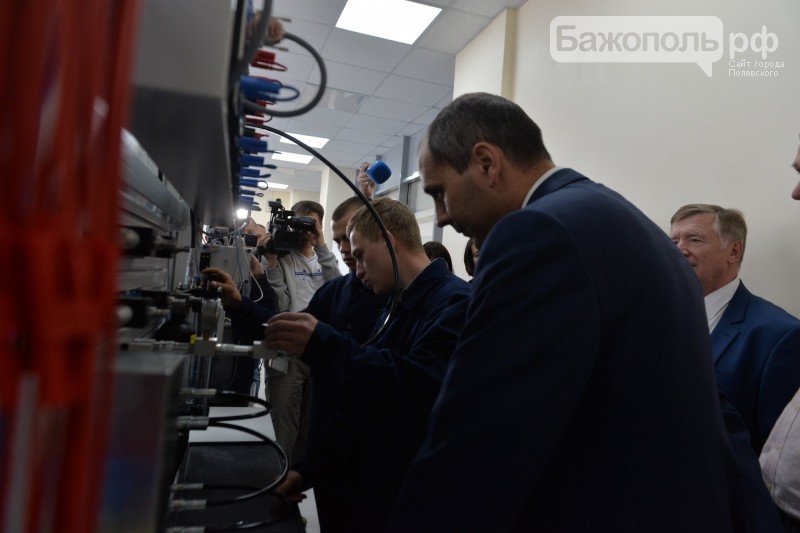 Председатель правительства Свердловской области поздравил..., фото-11 Председатель правительства Свердловской области поздравил полевских школьников с началом нового учебного года, фото-11