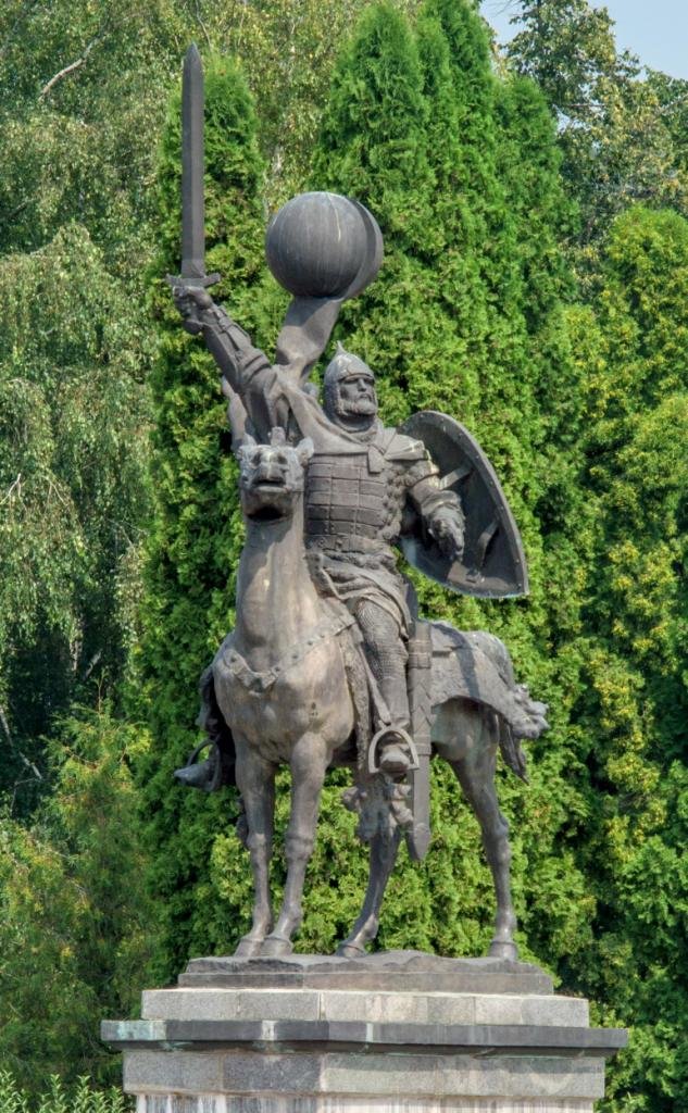 Monument_to_Prince_Igor._Novhorod-Siverskyi Monument_to_Prince_Igor._Novhorod-Siverskyi